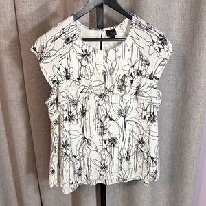 Women’s Black and White Floral Blouse Size XL